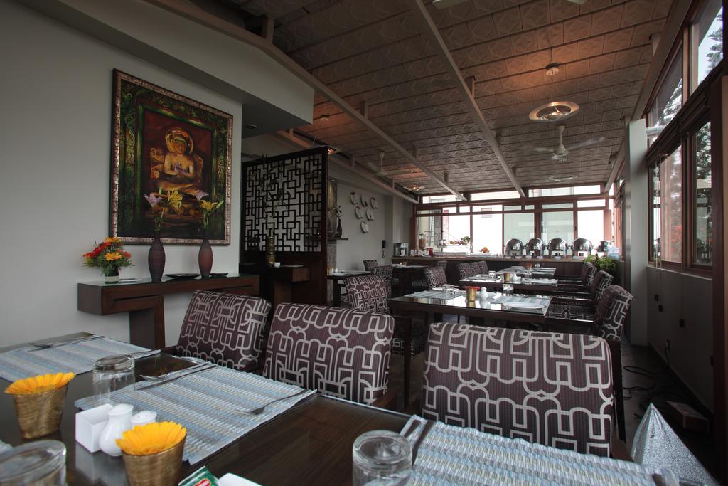Justa Mg Road Hotel Bangalore Eksteriør billede