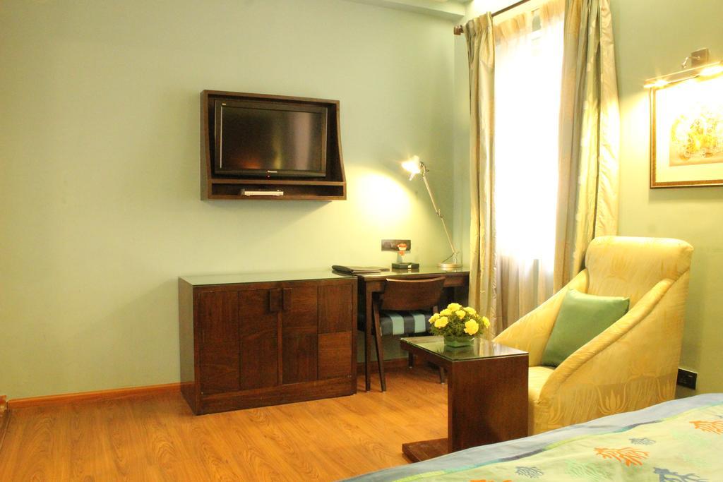 Justa Mg Road Hotel Bangalore Eksteriør billede