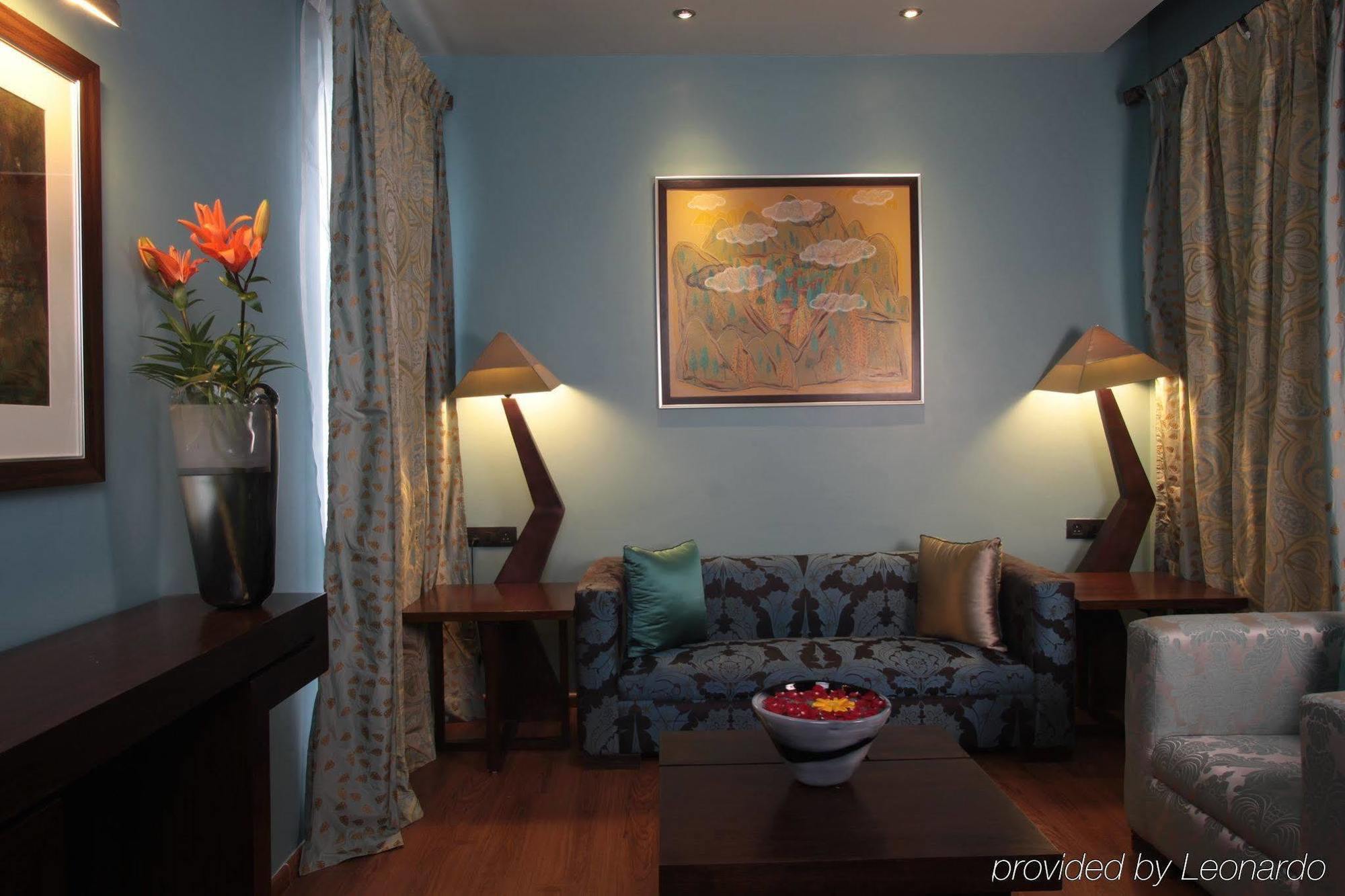 Justa Mg Road Hotel Bangalore Eksteriør billede