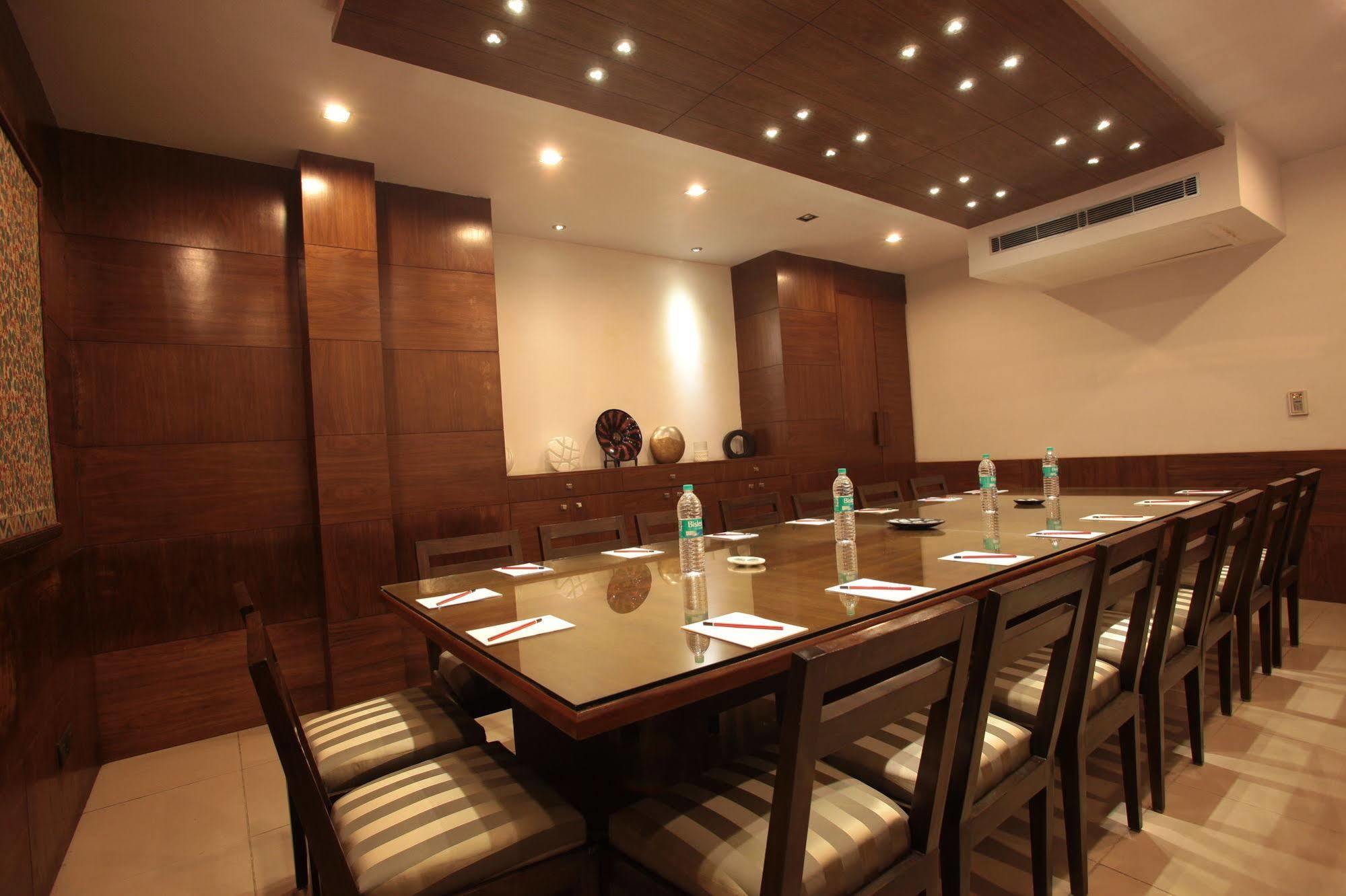 Justa Mg Road Hotel Bangalore Eksteriør billede
