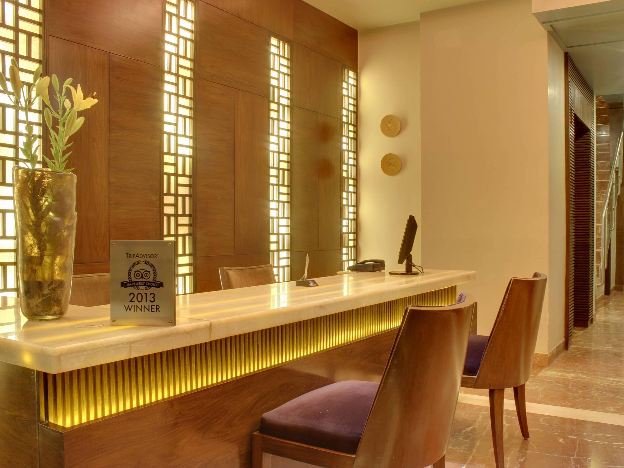 Justa Mg Road Hotel Bangalore Eksteriør billede